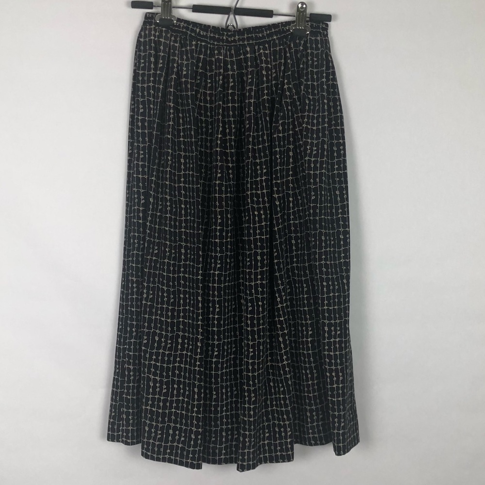 Leslie Fay navy midi skirt
